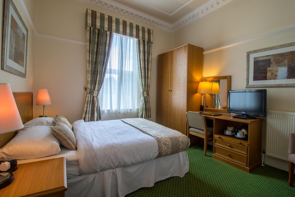 A Park View Hotel Wolverhampton Exterior photo