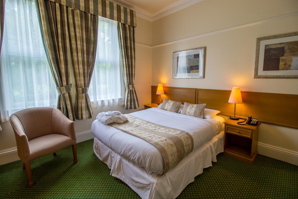 A Park View Hotel Wolverhampton Exterior photo